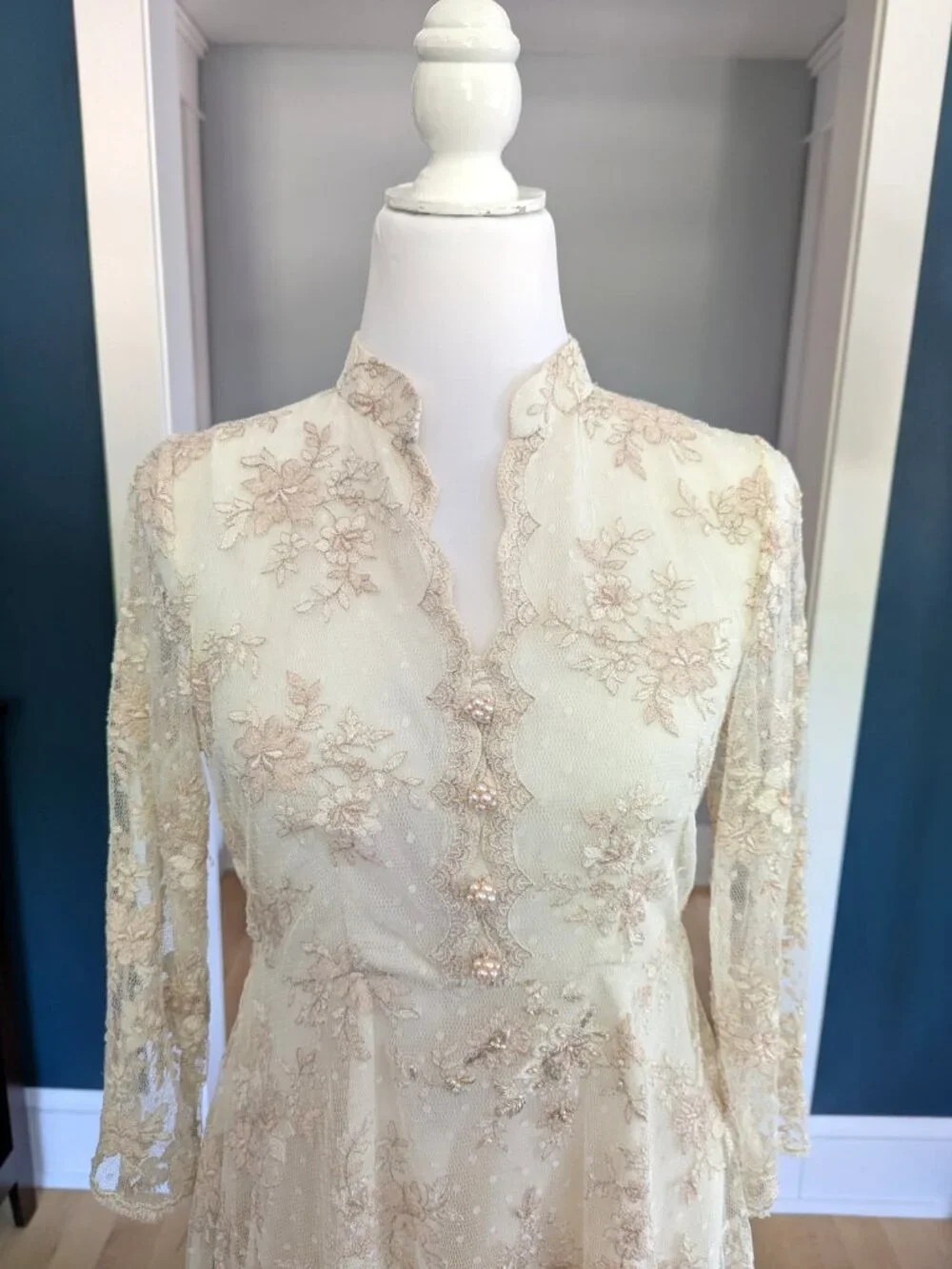 Vintage Handmade Short Lace Wedding Dress With Beading & Crystals Size S Ivory - Picture 6 of 17